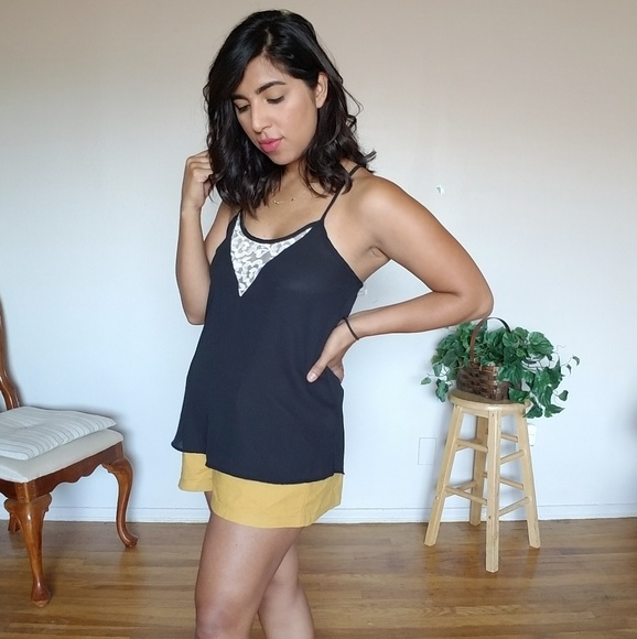 🏷CLEARANCE BLACK CREAM LACE INSET TANK TOP - Picture 2 of 8